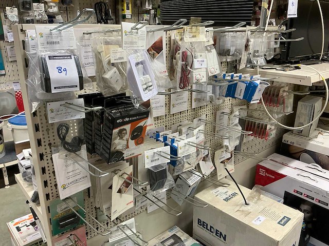 Partij audio en tv installatie onderdelen - afbeelding 1 van  19