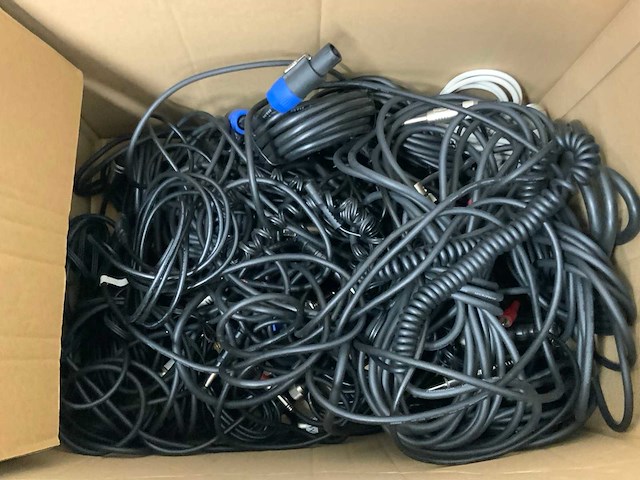 Partij audio kabels - afbeelding 10 van  10