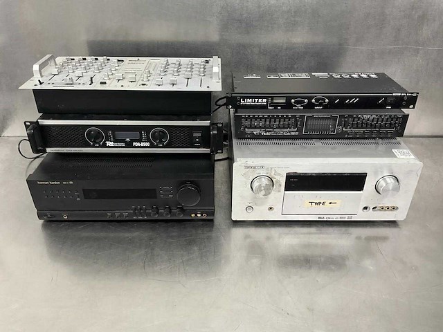 Partij audioapparatuur - afbeelding 1 van  3