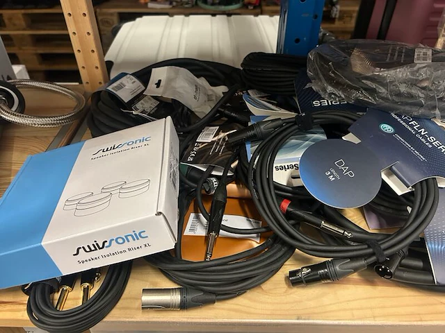 Partij audiokabels en studio-accessoires - afbeelding 2 van  9