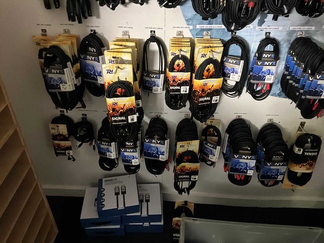 Partij audiokabels - afbeelding 12 van  13