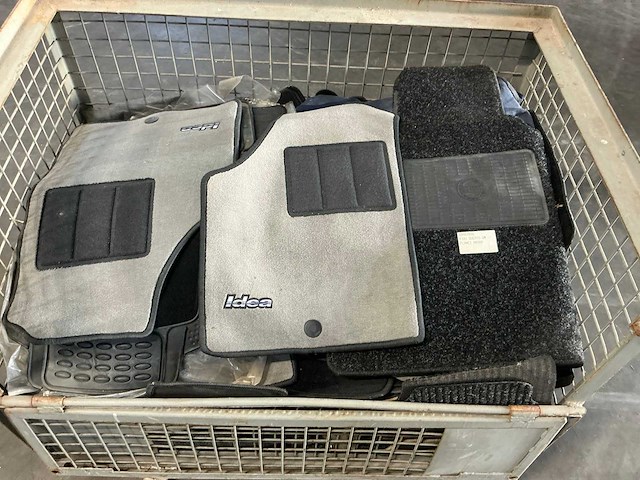 Partij auto matten - afbeelding 5 van  9