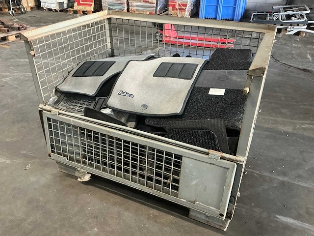 Partij auto matten - afbeelding 1 van  9