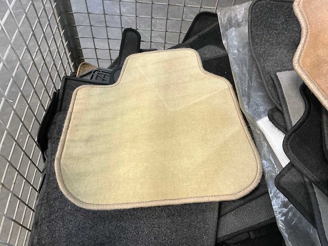 Partij auto matten - afbeelding 8 van  9