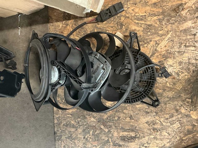 Partij auto onderdelen (radiator ventilatoren, kachel radiateuren) circa 54 stuks - afbeelding 38 van  38