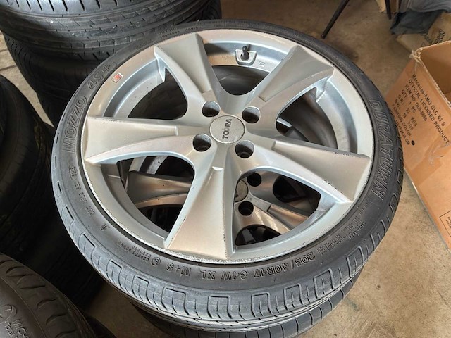 Partij autoband met velg - afbeelding 3 van  15