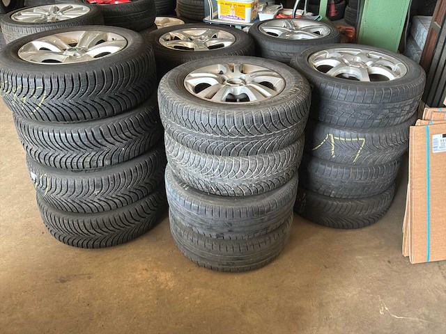 Partij autoband met velg - afbeelding 5 van  5
