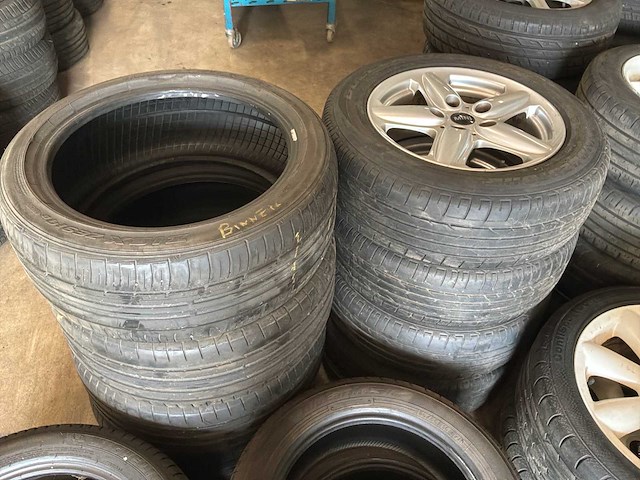 Partij autoband met velg - afbeelding 4 van  6