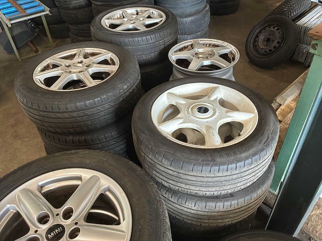 Partij autoband met velg - afbeelding 5 van  6