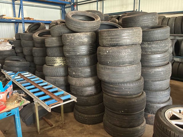 Partij autobanden - afbeelding 2 van  4