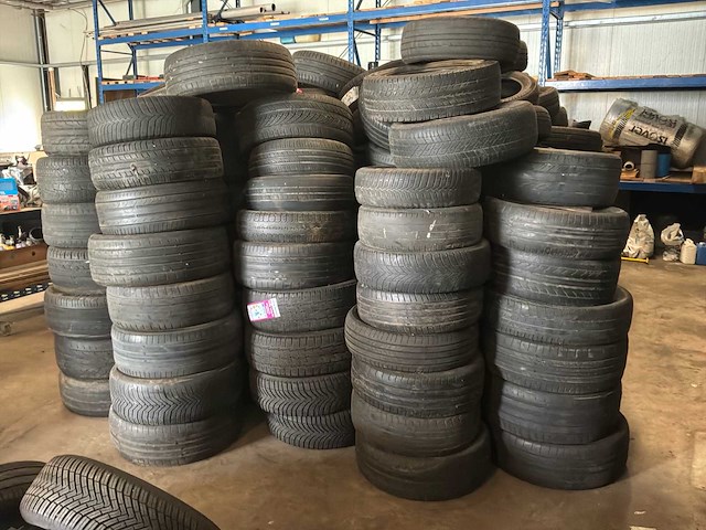 Partij autobanden - afbeelding 3 van  4