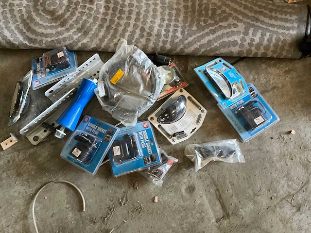 Partij automaterialen, inventaris, led verlichting en toebehoren - afbeelding 11 van  14
