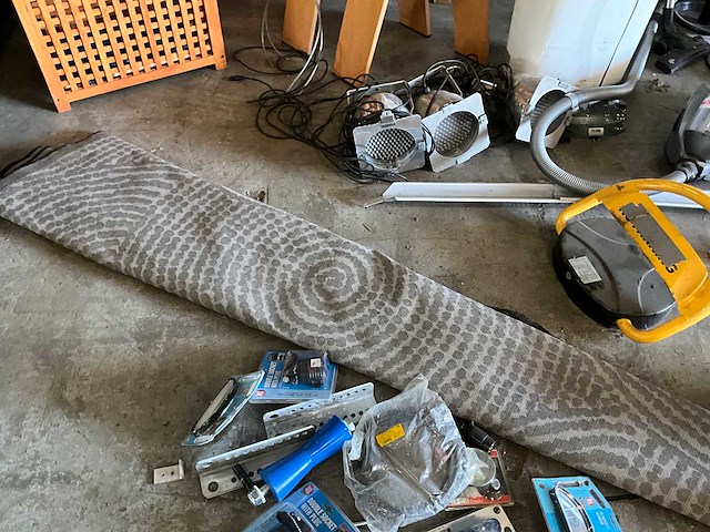 Partij automaterialen, inventaris, led verlichting en toebehoren - afbeelding 12 van  14