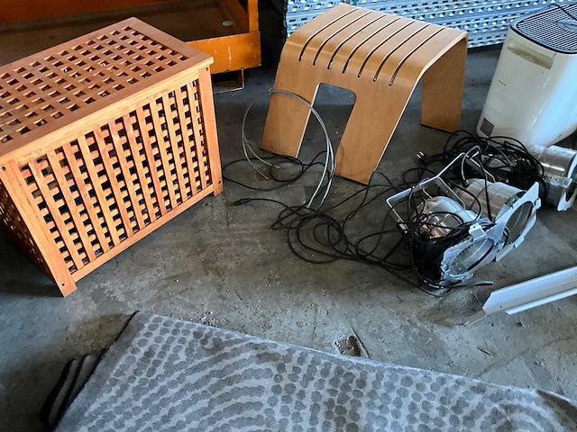 Partij automaterialen, inventaris, led verlichting en toebehoren - afbeelding 13 van  14