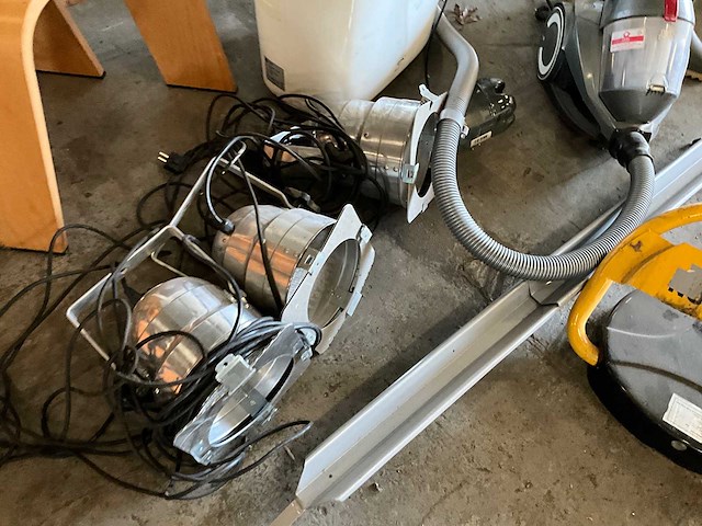 Partij automaterialen, inventaris, led verlichting en toebehoren - afbeelding 14 van  14