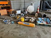 Partij automaterialen, inventaris, led verlichting en toebehoren - afbeelding 1 van  14