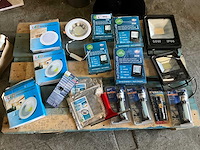 Partij automaterialen, inventaris, led verlichting en toebehoren - afbeelding 2 van  14
