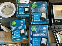 Partij automaterialen, inventaris, led verlichting en toebehoren - afbeelding 3 van  14
