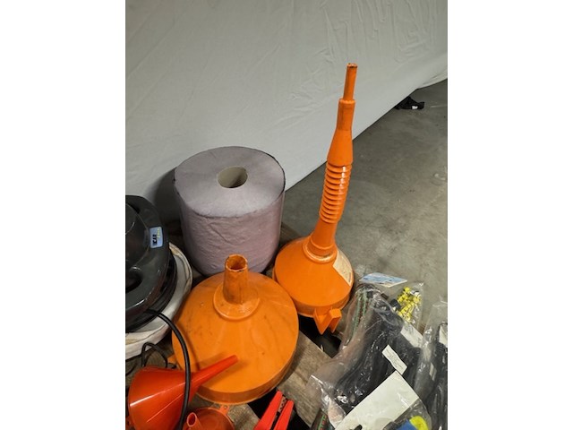 Partij automaterialen - afbeelding 8 van  10