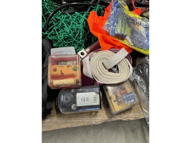 Partij automaterialen - afbeelding 10 van  10