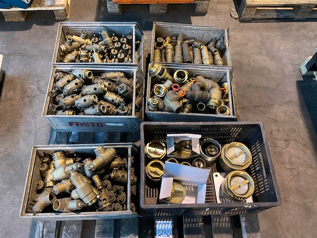 Partij automatische ontluchters, 1 1/2”, 1 1/4” - afbeelding 1 van  5