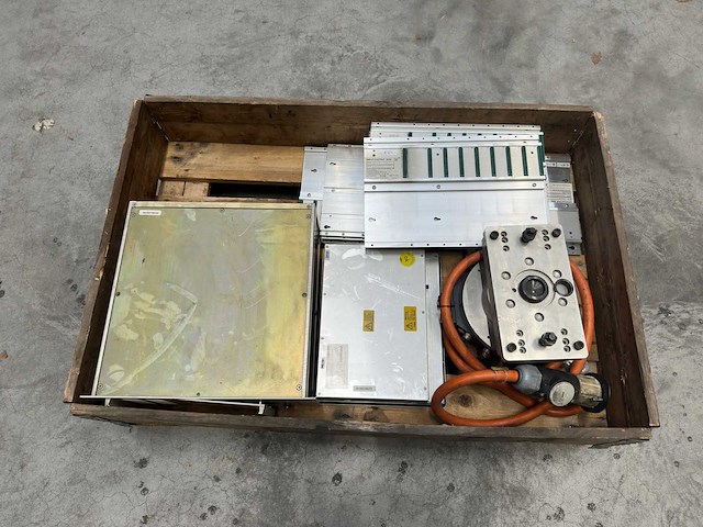 Partij automatisering + diverse besturingsmodules + robot adopter applied robotics - afbeelding 10 van  11