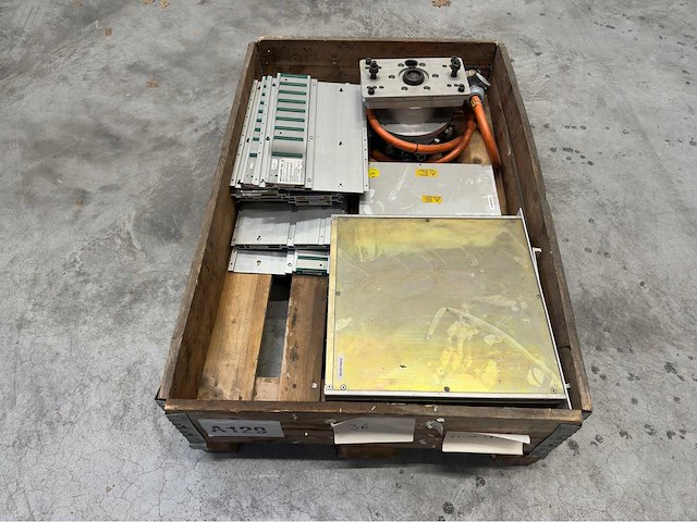 Partij automatisering + diverse besturingsmodules + robot adopter applied robotics - afbeelding 3 van  11