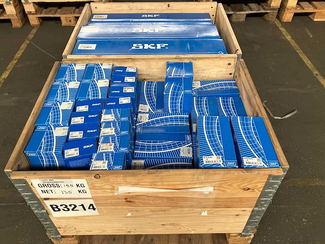 Partij automotive onderdelen - aandrijfassen, lagers en pompen 135kg - afbeelding 1 van  6