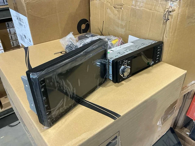 Partij autoradio´s en gaming speakers (totaal 10 stuks) - afbeelding 9 van  13