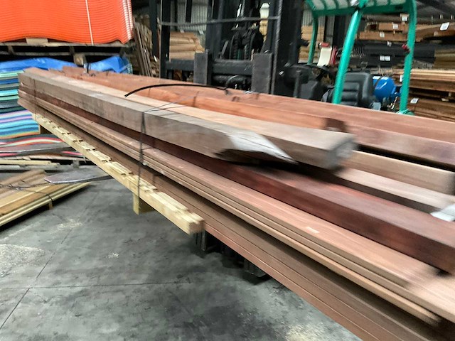 Partij azobé hardhouten palen en balken - afbeelding 6 van  13