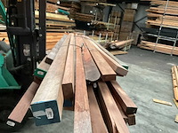 Partij azobé hardhouten palen en balken - afbeelding 10 van  13