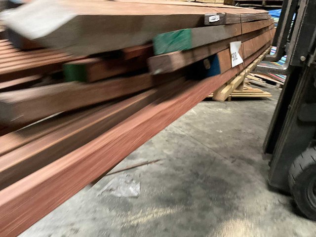 Partij azobé hardhouten palen en balken - afbeelding 4 van  13