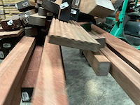 Partij azobé hardhouten palen en balken - afbeelding 12 van  13