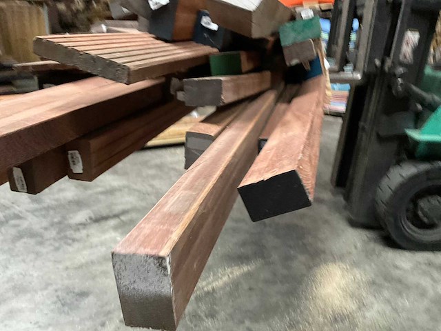 Partij azobé hardhouten palen en balken - afbeelding 13 van  13