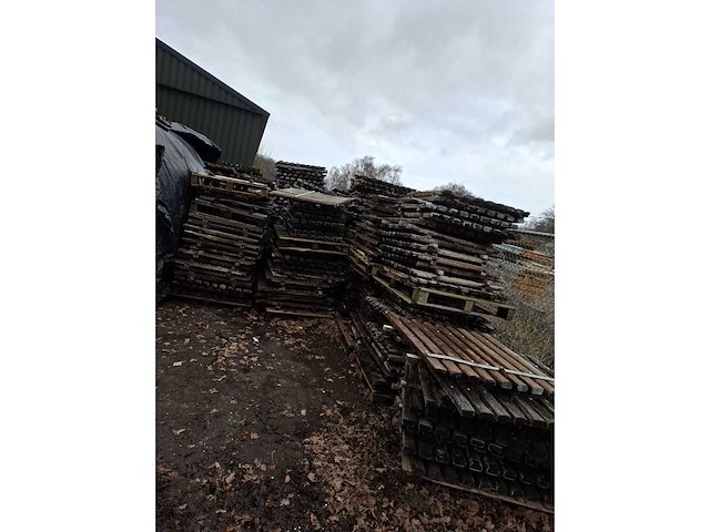 Partij azobé stalroosters - afbeelding 2 van  2