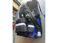 Partij backdrops zwart- various light equipment - afbeelding 1 van  3