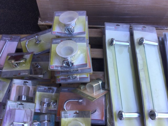 Partij badkamer- douche accessoires - afbeelding 9 van  11