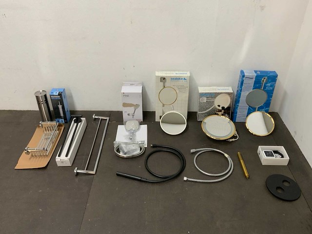 Partij badkamer accessoires - afbeelding 1 van  15
