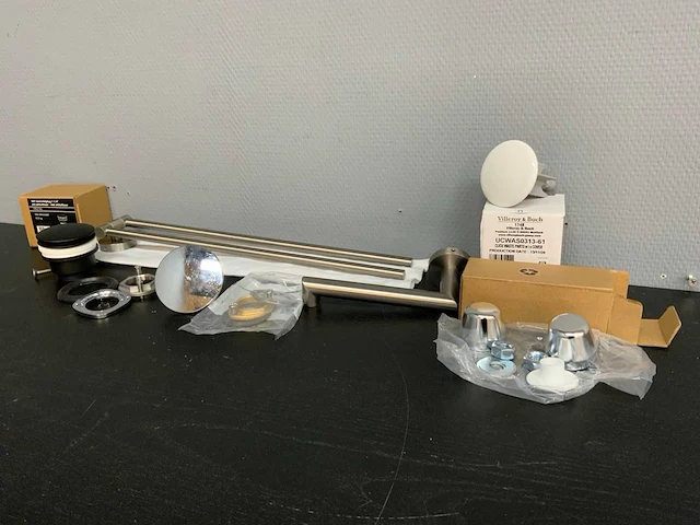Partij badkamer accessoires - afbeelding 1 van  6