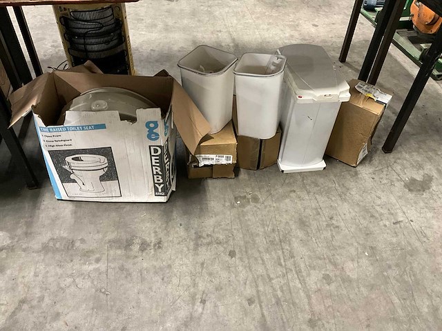 Partij badkamer accessoires - afbeelding 1 van  3