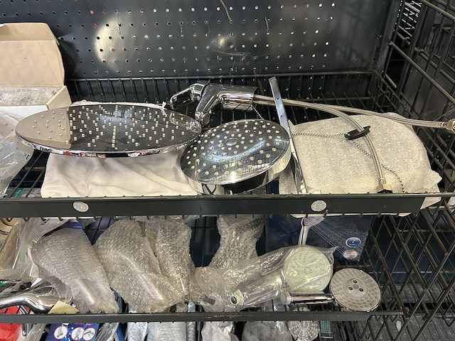 Partij badkameraccessoires w.o. douchekop, o.a. hansgrohe - afbeelding 2 van  9