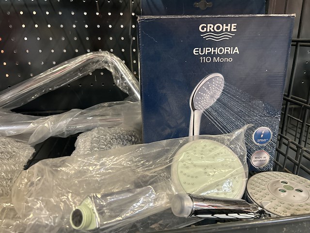 Partij badkameraccessoires w.o. douchekop, o.a. hansgrohe - afbeelding 6 van  9