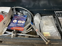 Partij badkameraccessoires w.o. douchekop, o.a. hansgrohe - afbeelding 8 van  9