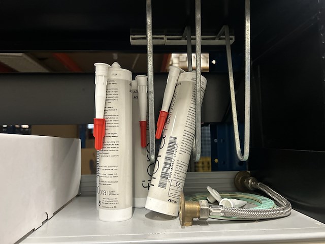 Partij badkameraccessoires w.o. zeepdispenser w.o. viega, fiora - afbeelding 3 van  4