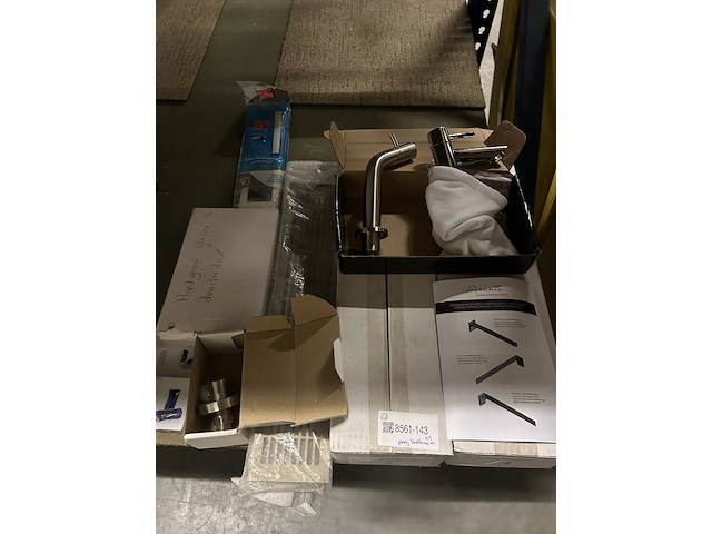 Partij badkamer/sanitair accessoires en toebehoren w.o. assenti - afbeelding 1 van  6