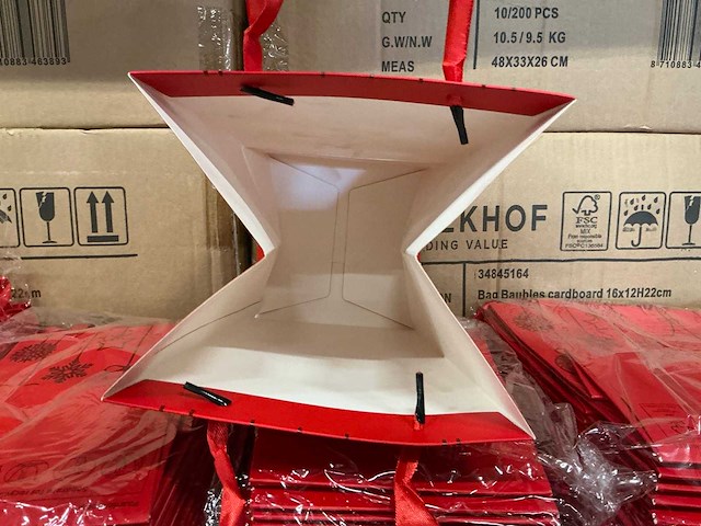Partij bag baubles cardboard 16x12xh22cm red (910x) - afbeelding 2 van  6