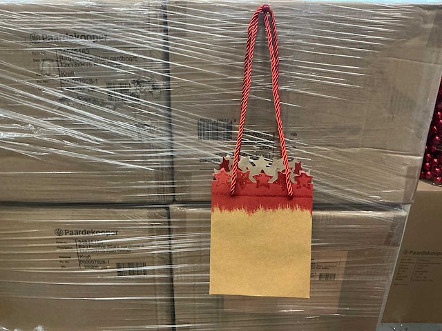 Partij bag festive stars cardboard 13x13xh15cm red glitter (5400x) - afbeelding 1 van  5