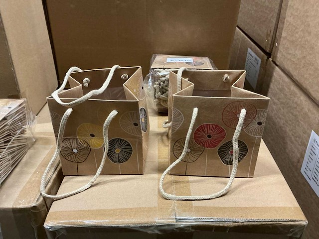 Partij bag kraft blum green/rood 13x13x13cm (3250x) - afbeelding 1 van  7