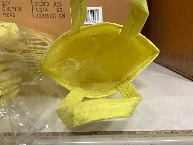 Partij bag pastel felt 9,5x9,5xh11cm yellow (1100x) - afbeelding 2 van  4