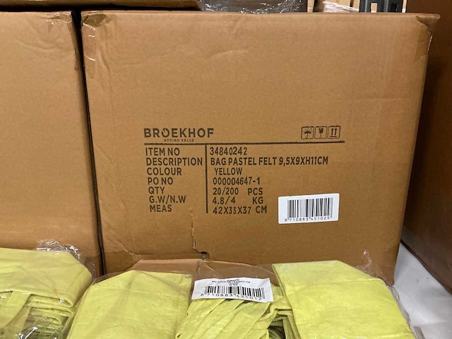 Partij bag pastel felt 9,5x9,5xh11cm yellow (1100x) - afbeelding 4 van  4